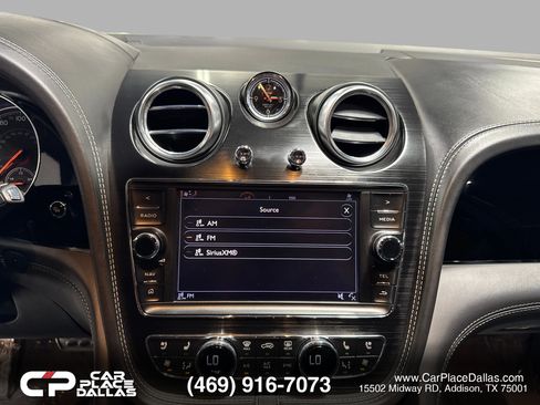 Used 2020 Bentley Bentayga AWD/4WD image 37