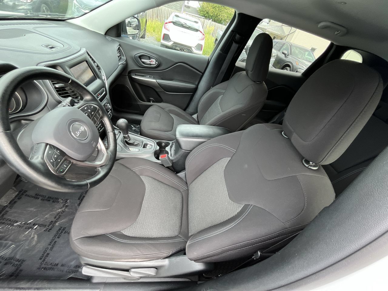 Used 2020 Jeep Cherokee Latitude w/ Cold Weather Group AWD/4WD image 4