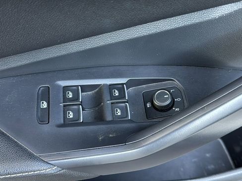 Used 2023 Volkswagen Jetta SE FWD image 19