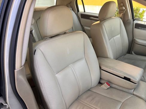 Used 2007 Lincoln Town Car Signature Limited RWD image 58