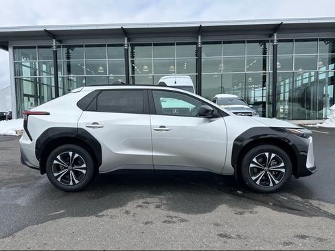 Used 2025 Toyota bZ4X AWD w/ Weather Package image 7