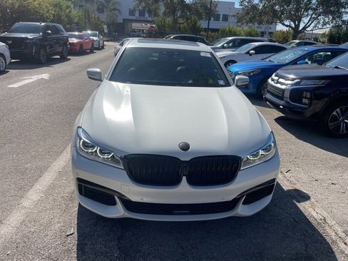Used 2018 BMW 750i image 4