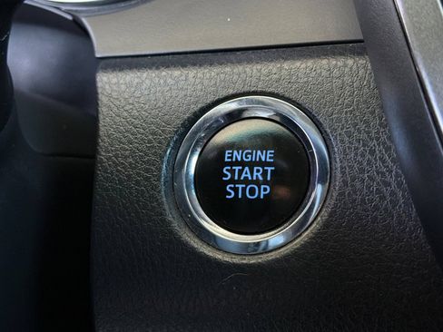Used 2019 Toyota Camry SE w/ Convenience Package FWD image 23