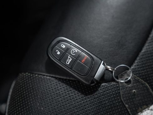 Used 2019 Jeep Cherokee High Altitude AWD/4WD image 45