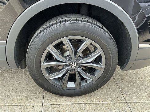 Used 2022 Volkswagen Tiguan SE AWD/4WD image 13