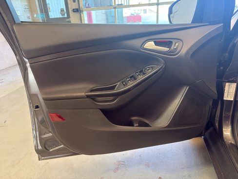 Used 2016 Ford Focus Titanium FWD image 15