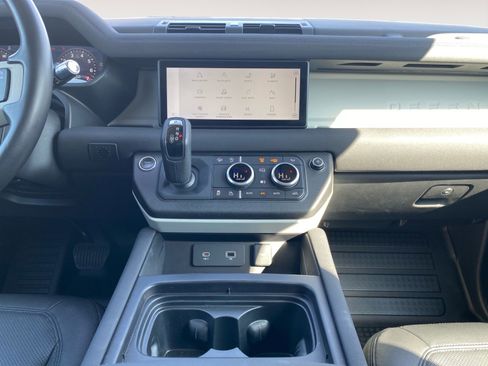 Used 2022 Land Rover Defender 90 S image 9