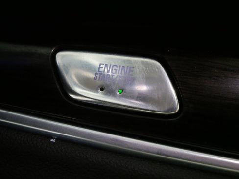 Used 2021 Buick Enclave Essence w/ Sound and Sites Package AWD/4WD image 25