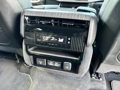 Used 2024 Jeep Wagoneer L Series II w/ Flexible Seating Group AWD/4WD image 30