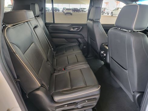 Used 2024 GMC Yukon XL SLT AWD/4WD image 7