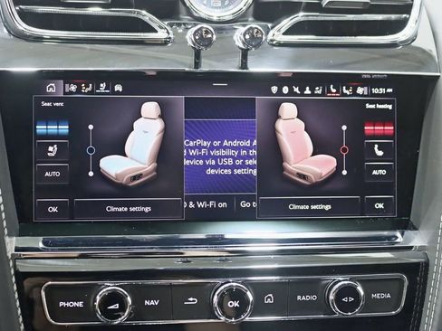 Used 2021 Bentley Bentayga AWD/4WD image 31