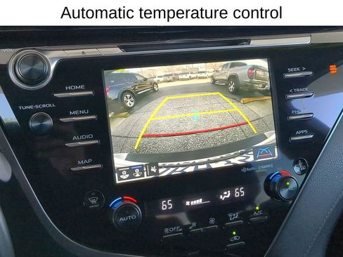 Used 2019 Toyota Camry XSE image 18