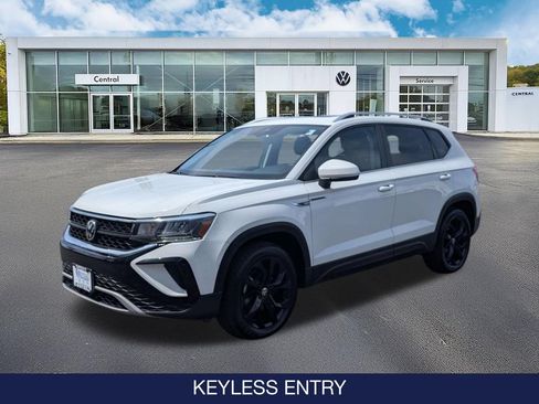 Used 2022 Volkswagen Taos SE AWD/4WD image 3