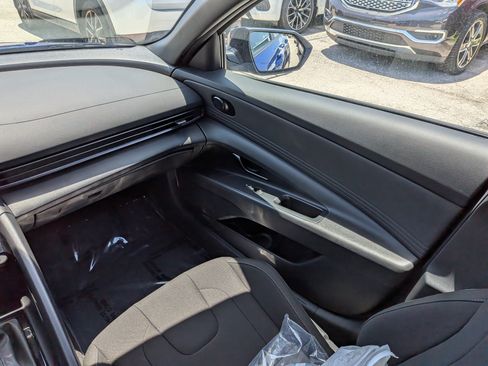 Used 2025 Hyundai Elantra Sport FWD image 17