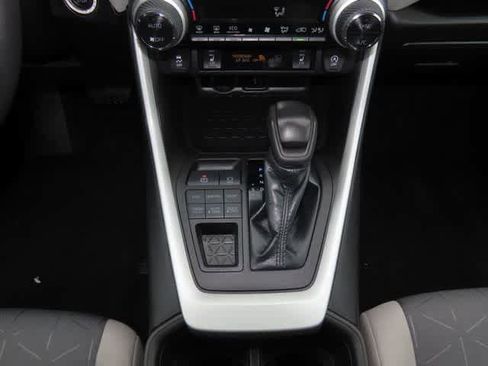 Used 2022 Toyota RAV4 XLE w/ Convenience Package AWD/4WD image 20