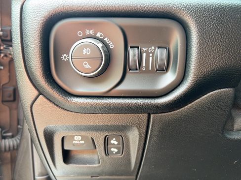 Used 2021 RAM 1500 Laramie RWD image 15