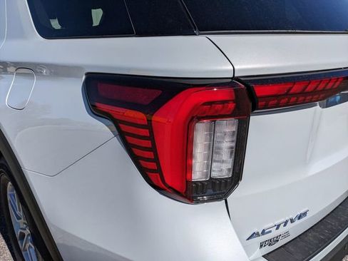New 2026 Ford Explorer Active RWD image 10