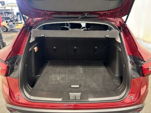 Used 2025 Chevrolet Trax LT FWD image 28
