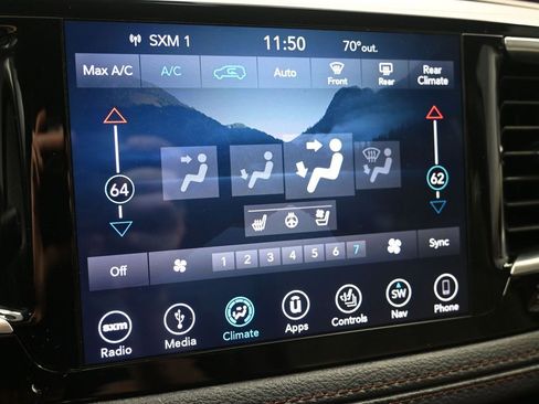 Used 2018 Chrysler Pacifica Limited image 19