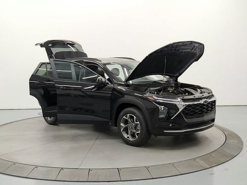 New 2025 Chevrolet Trax LT w/ Driver Confidence Package FWD image 10