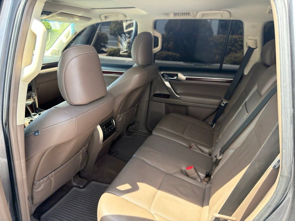 Used 2018 Lexus GX 460 Premium w/ Premium Package AWD/4WD image 16