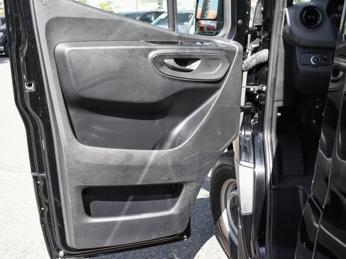 Used 2021 Mercedes-Benz Sprinter 2500 image 20