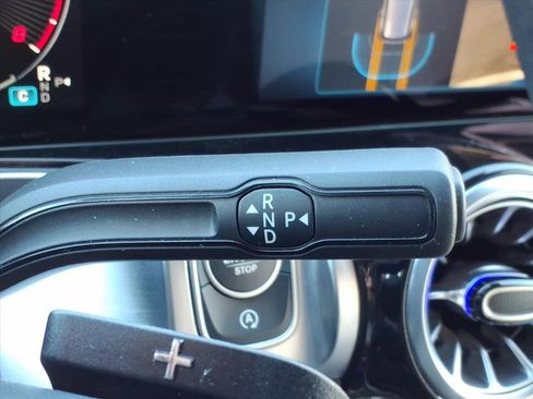 Certified 2025 Mercedes-Benz GLB 250 4MATIC image 23