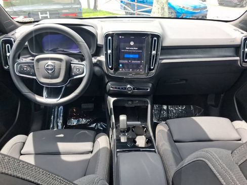 Used 2023 Volvo XC40 Recharge Plus w/ Protection Package Premier AWD/4WD image 9