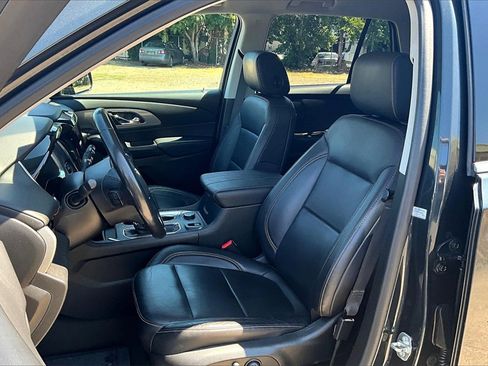 Used 2020 Chevrolet Traverse LT w/ LT Premium Package image 8