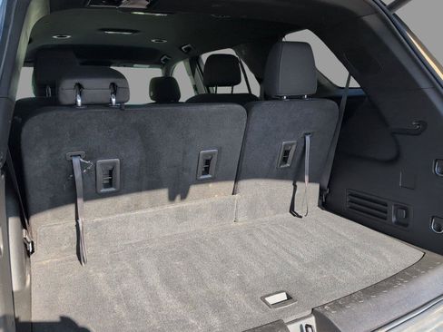 Used 2022 Chevrolet Traverse LT FWD image 35