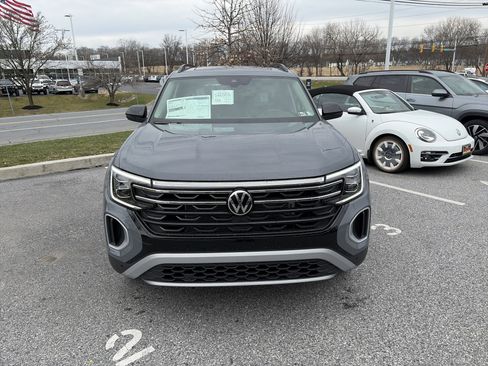 New 2026 Volkswagen Atlas Peak Edition AWD/4WD image 2