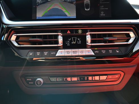 Used 2025 BMW Z4 M40i w/ Premium Package image 32