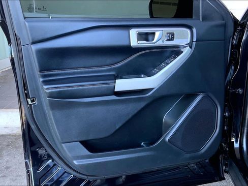 Used 2022 Ford Explorer Limited w/ Equipment Group 301A image 21