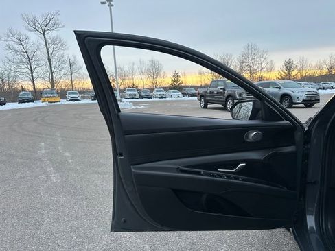 Used 2025 Hyundai Elantra SE image 20