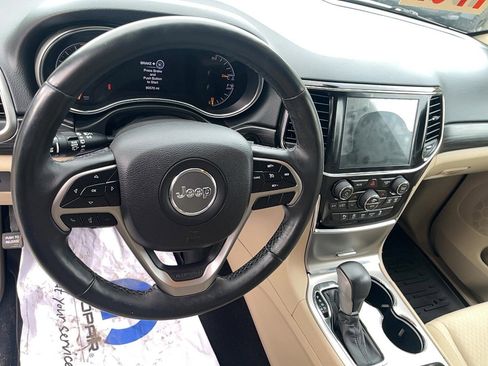 Used 2019 Jeep Grand Cherokee Laredo w/ Security & Convenience Group image 15