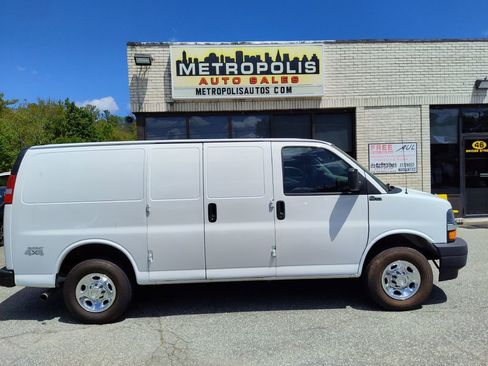 Used 2018 Chevrolet Express 2500 w/ Driver Convenience Package image 1