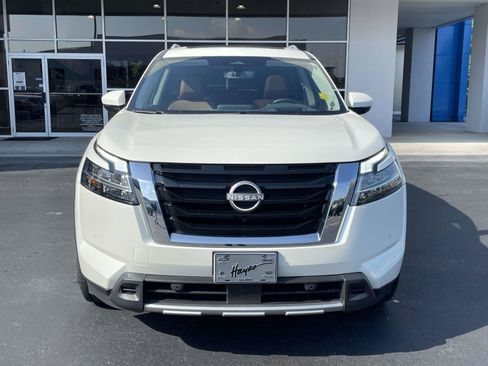 Used 2024 Nissan Pathfinder Platinum w/ Cargo Package FWD image 8