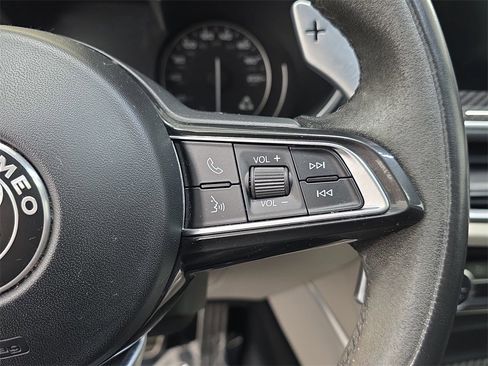 Used 2020 Alfa Romeo Stelvio Quadrifoglio image 23