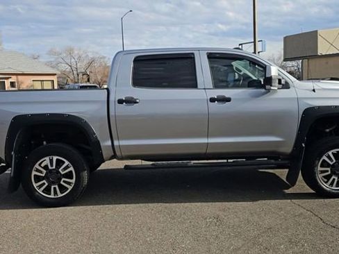 Used 2017 Toyota Tundra SR5 w/ SR5 Upgrade Package RWD image 9
