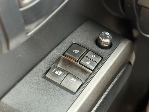 Used 2016 Toyota Tacoma SR5 w/ SR5 Appearance Package (SN) AWD/4WD image 19