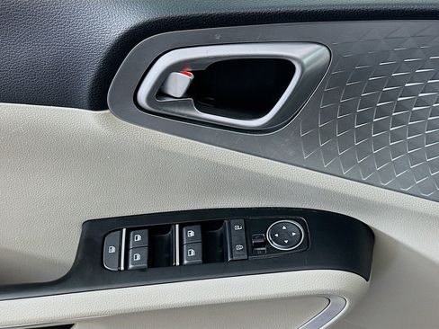 Used 2025 Kia Soul LX w/ LX Technology Package image 15