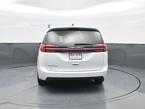 Used 2023 Chrysler Pacifica Touring-L FWD image 6