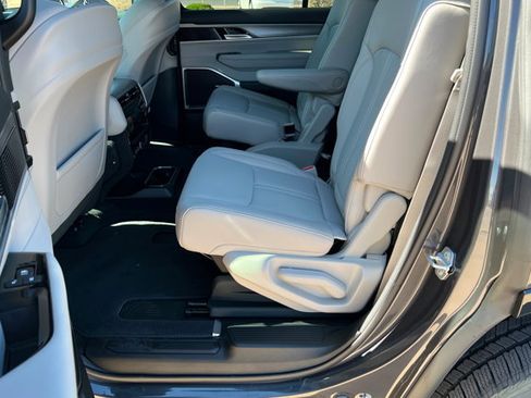 New 2026 Jeep Grand Wagoneer 4WD image 17