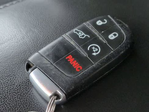 Used 2020 Jeep Grand Cherokee Altitude image 34