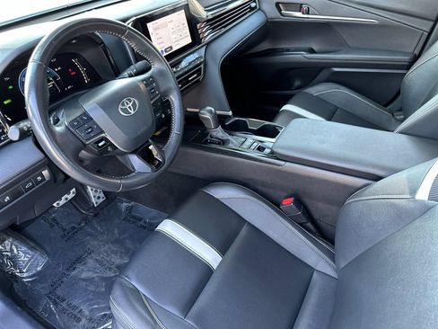 Used 2025 Toyota Camry SE FWD image 9