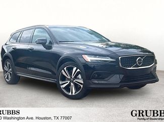 Certified 2025 Volvo V60 B5 Cross Country Plus AWD/4WD video 1