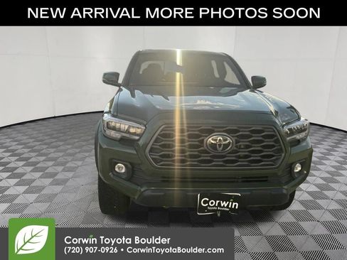 Used 2021 Toyota Tacoma TRD Off-Road w/ TRD Premium Off Road Package AWD/4WD image 2