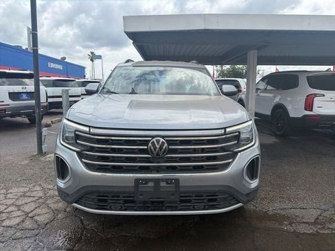 Used 2024 Volkswagen Atlas SE AWD/4WD image 2