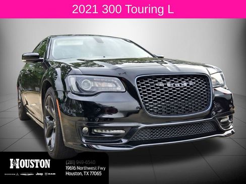 Used 2021 Chrysler 300 Touring L RWD image 1