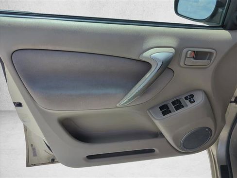 Used 2005 Toyota RAV4 2WD image 6